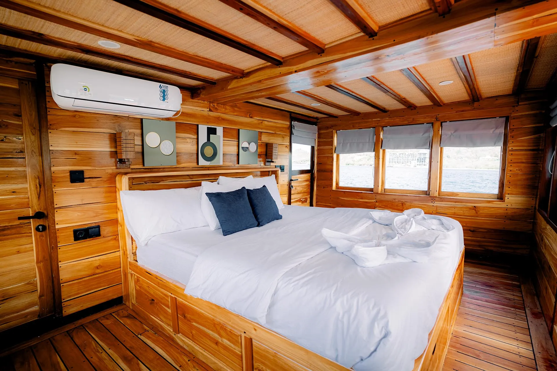 Wakatobi Room_Master_Barakati Cruises