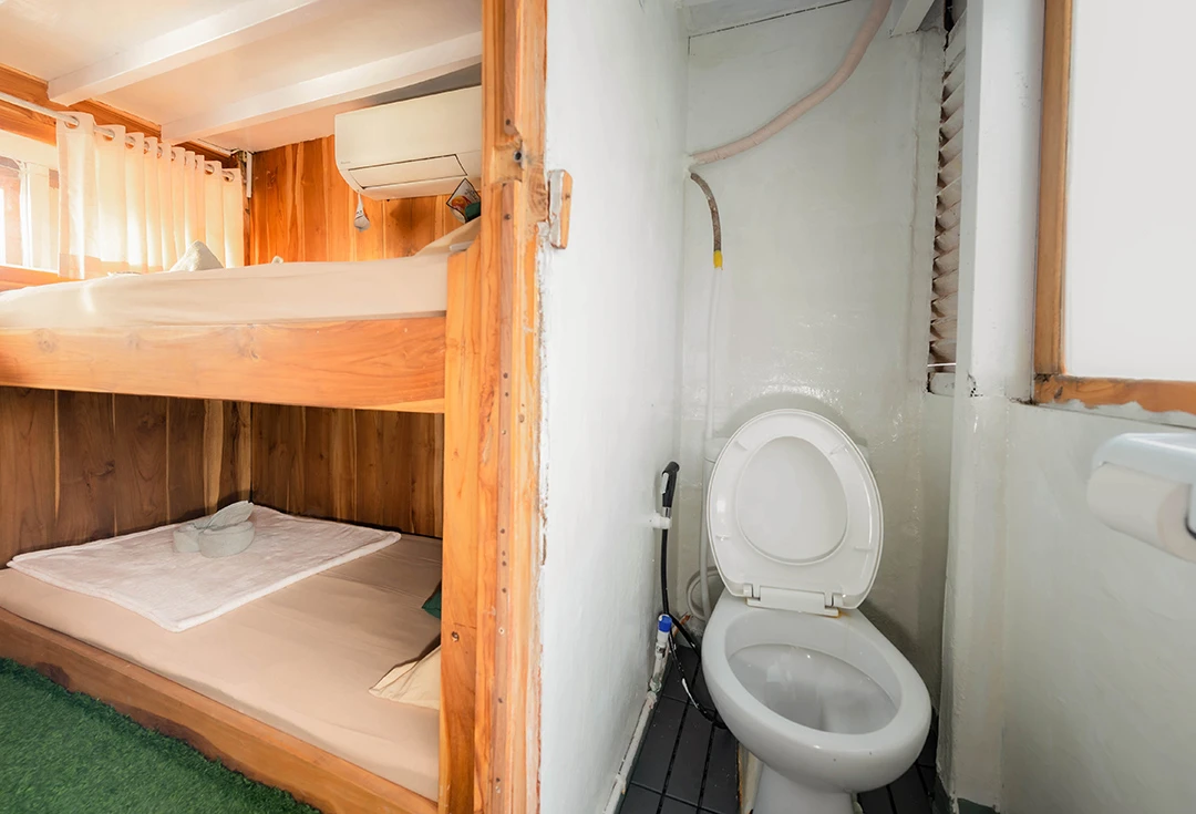 Bathroom 2_Sharing Cabin 6_Dahayu