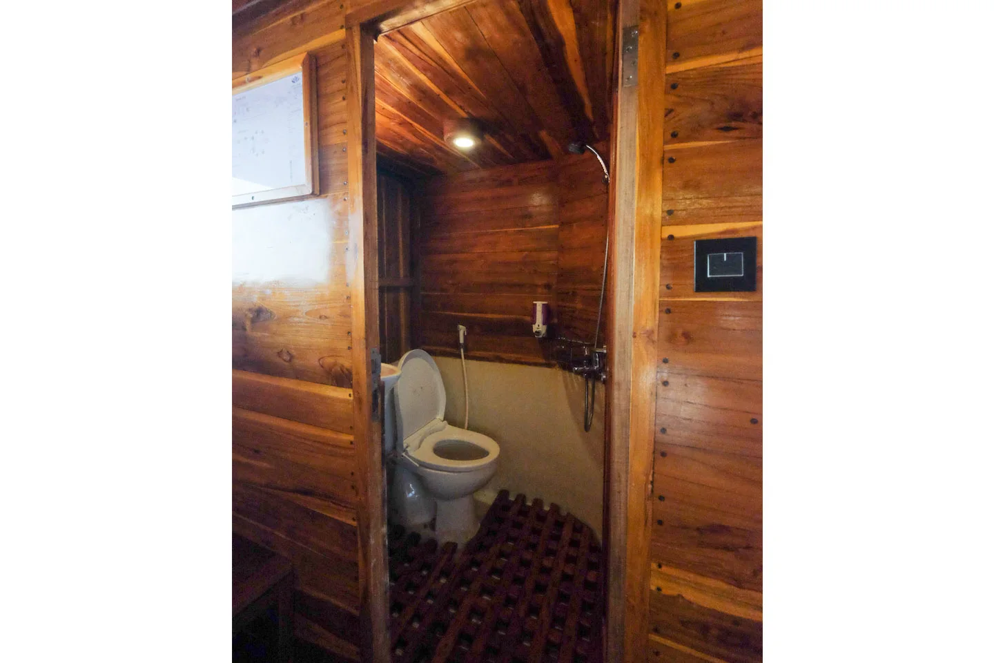 Sabolo Room Bathroom_Ciela Liveaboard