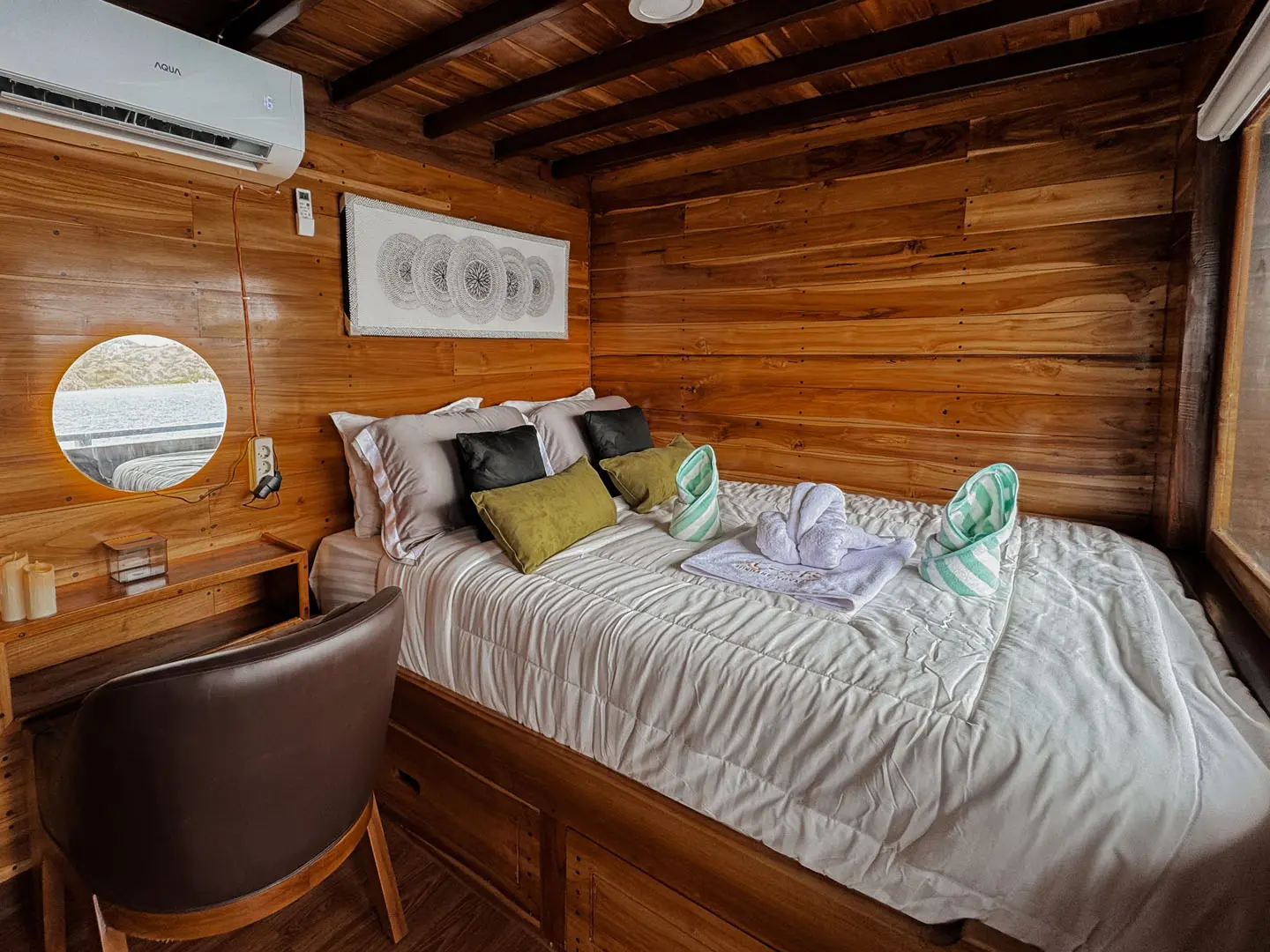 Bedroom Signature Ocean Room 1- Sundari Voyage
