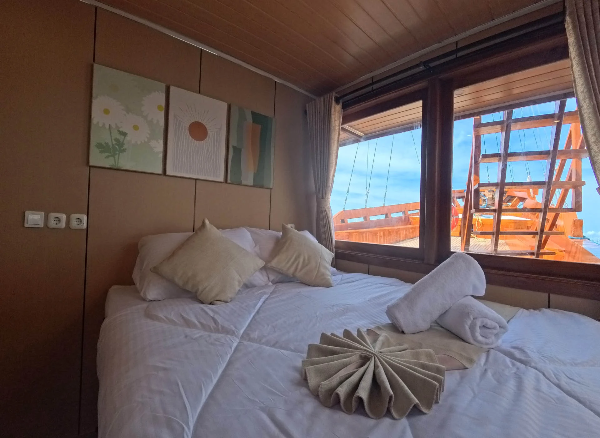 Arfisyana02-Premiere Panoramic-Bedroom