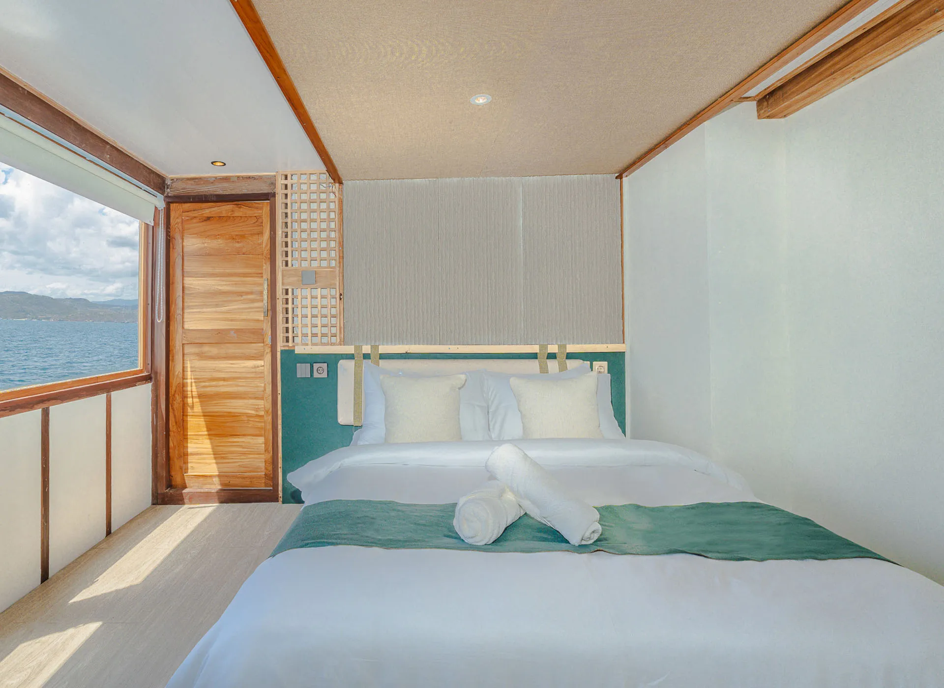Marea-Deluxe Cabin-Bedroom