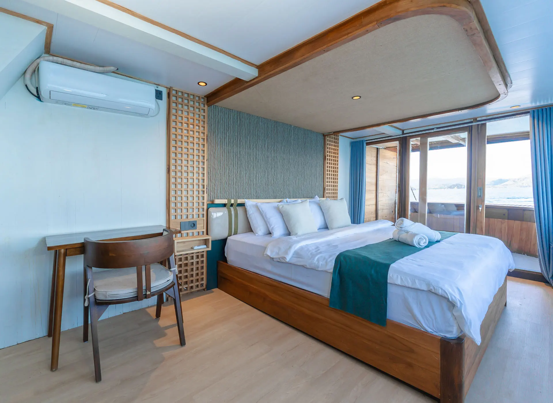 Marea-Signature Cabin-Bedroom